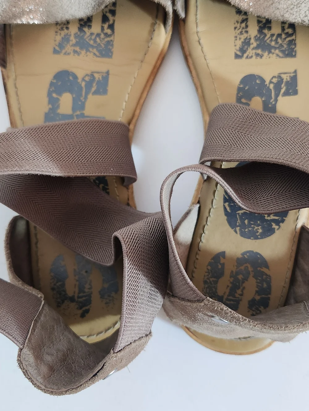 Sorel Ella Brown and Gold Slip On Sandals Leather and Elastic Straps Size 9.5